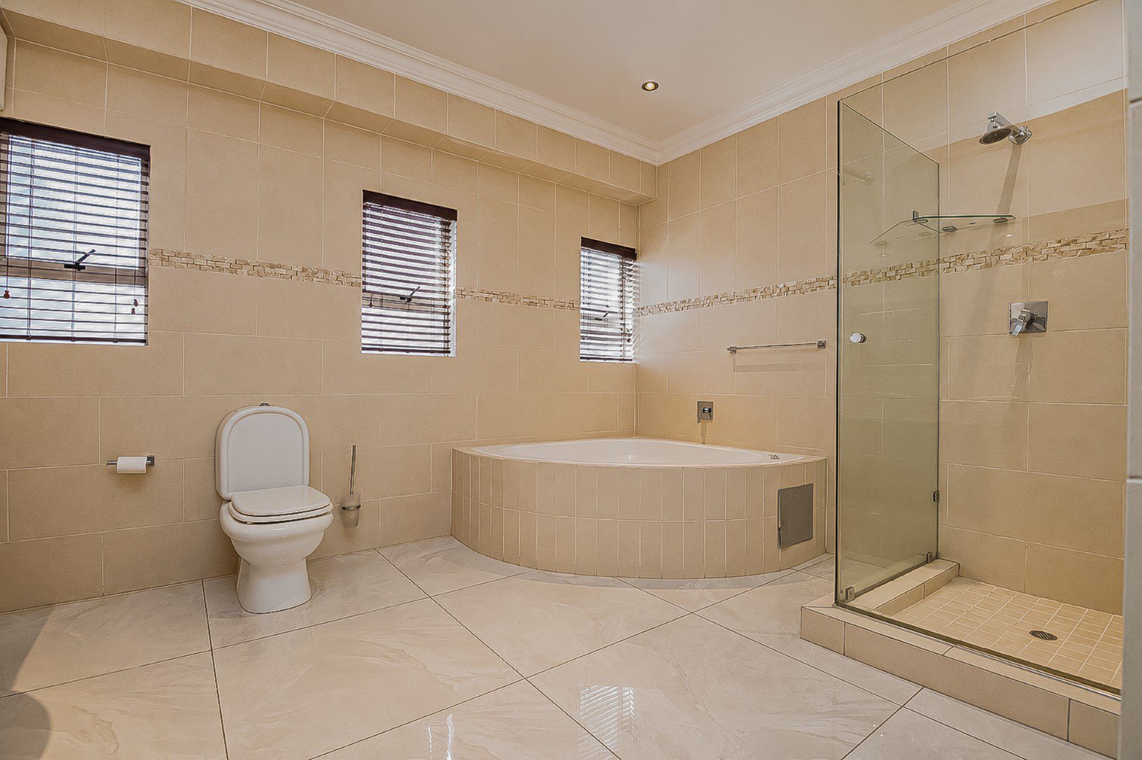 Golden Crest Estate | Executive 5 Bedroom Family Residence
