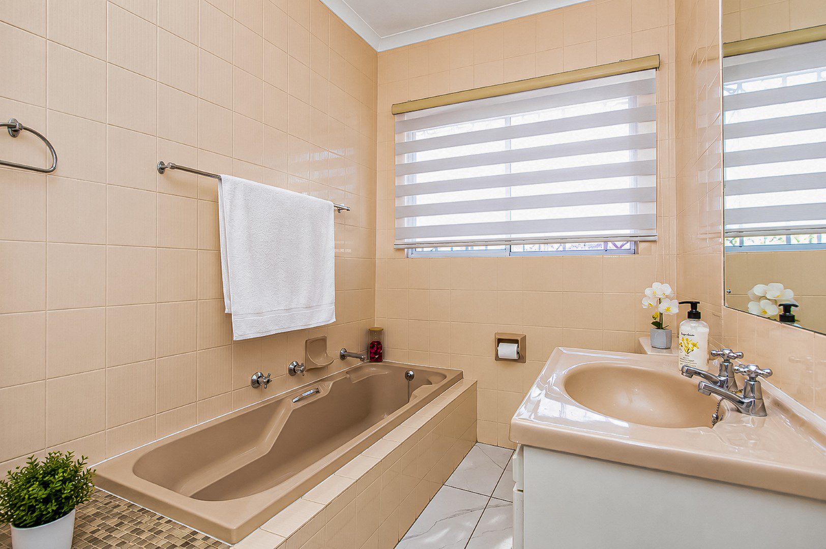 14 Mayfield Park | Newly Renovated 2 Bedroom Cluster