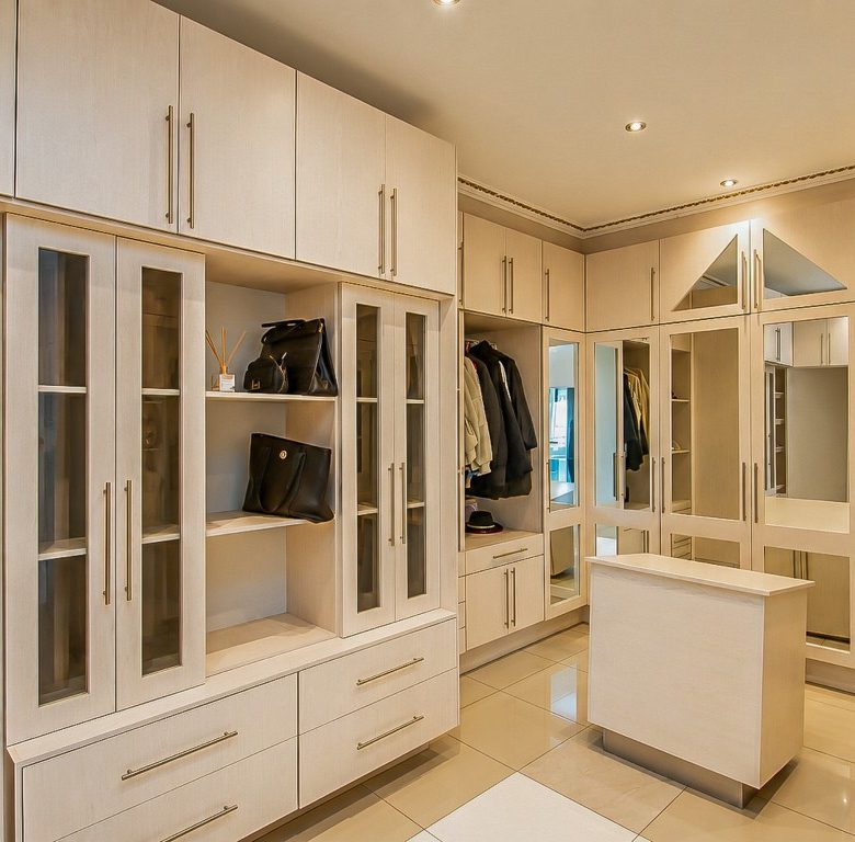 Bassonia | Luxury Mansion with Golf Course Views