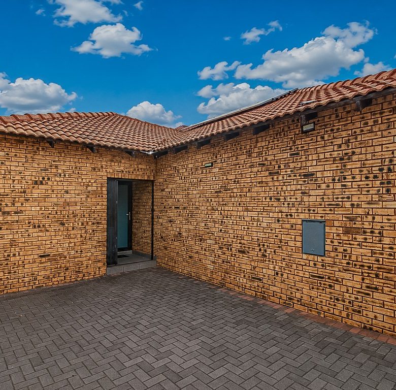 New Redruth | Pristine 3 Bedroom Full-Title Cluster Home