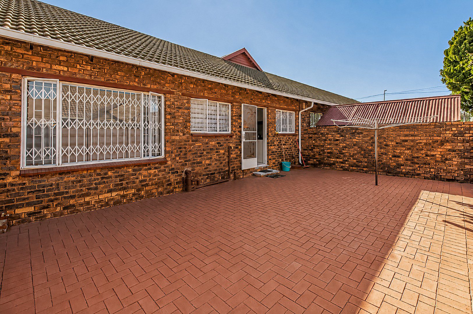 16 Mayfield Park | Newly Renovated 2 Bedroom Cluster