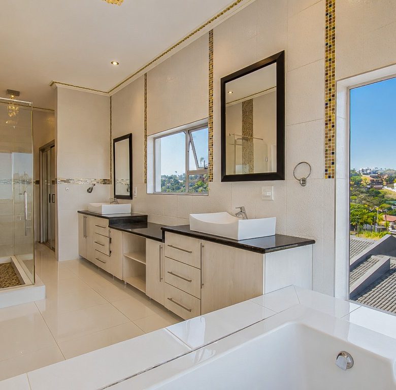 Bassonia | Luxury Mansion with Golf Course Views