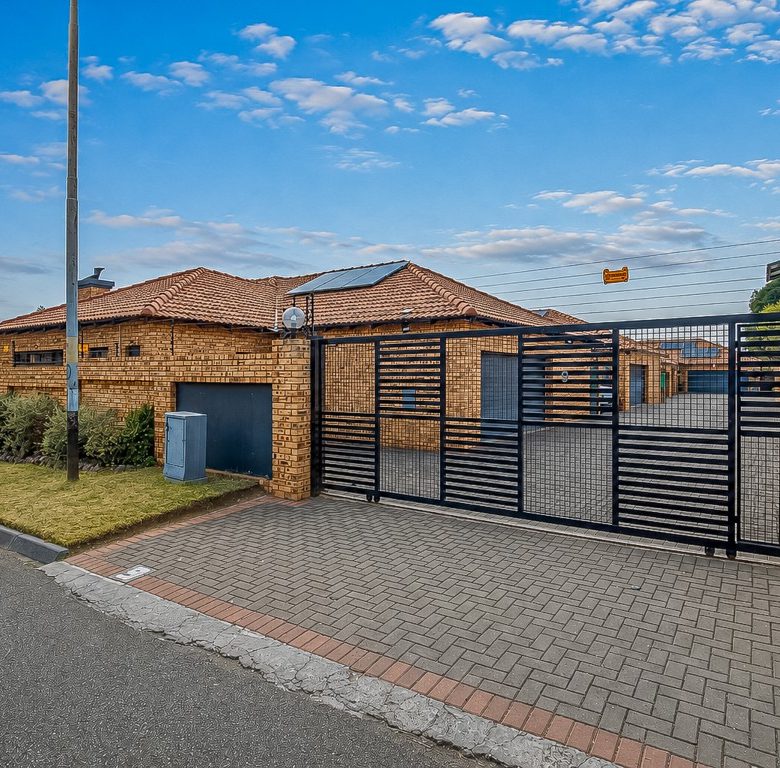New Redruth | Pristine 3 Bedroom Full-Title Cluster Home