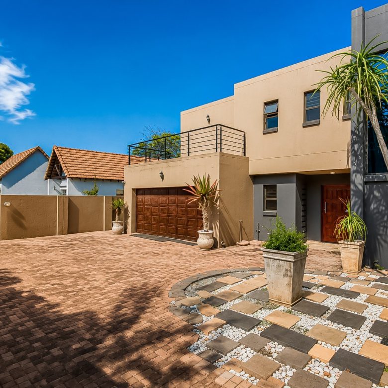 Hartbeespoort | Prestigious 4 Bedroom Family Home in Leloko Eco Lifestyle Estate