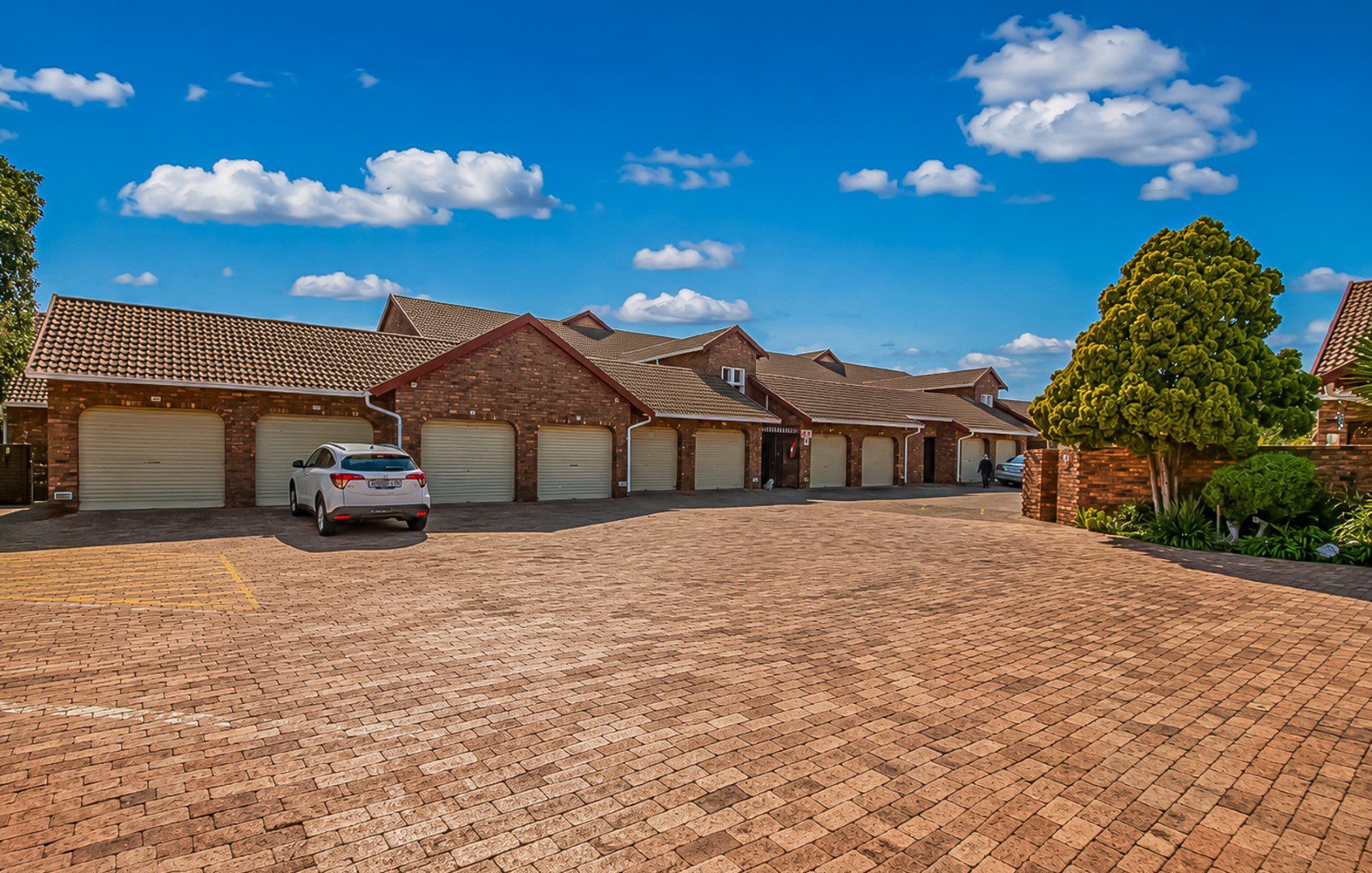 17 Mayfield Park | Newly Renovated 2 Bedroom Cluster