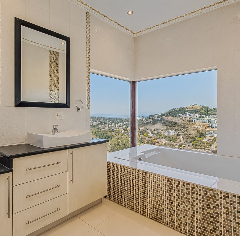 Bassonia | Luxury Mansion with Golf Course Views