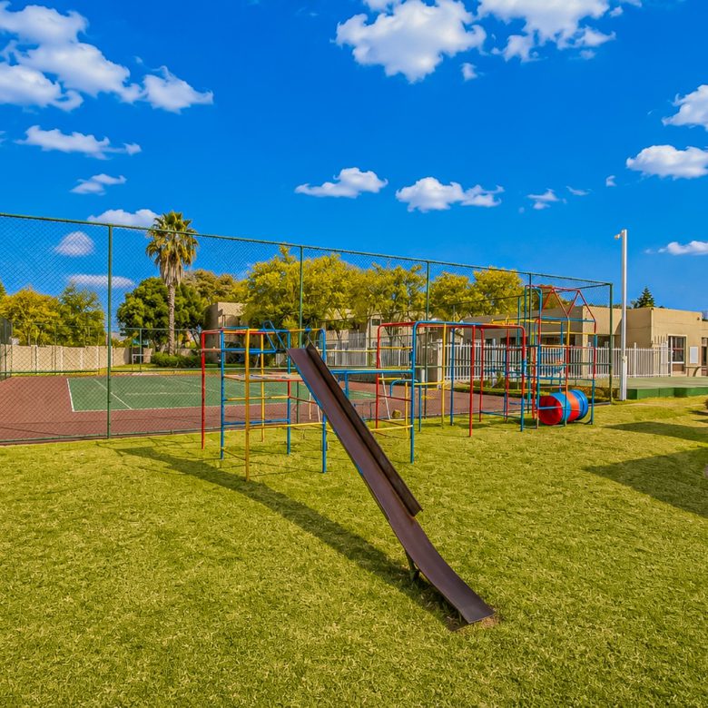 Newmarket Park | Exceptional 3 Bedroom Duplex