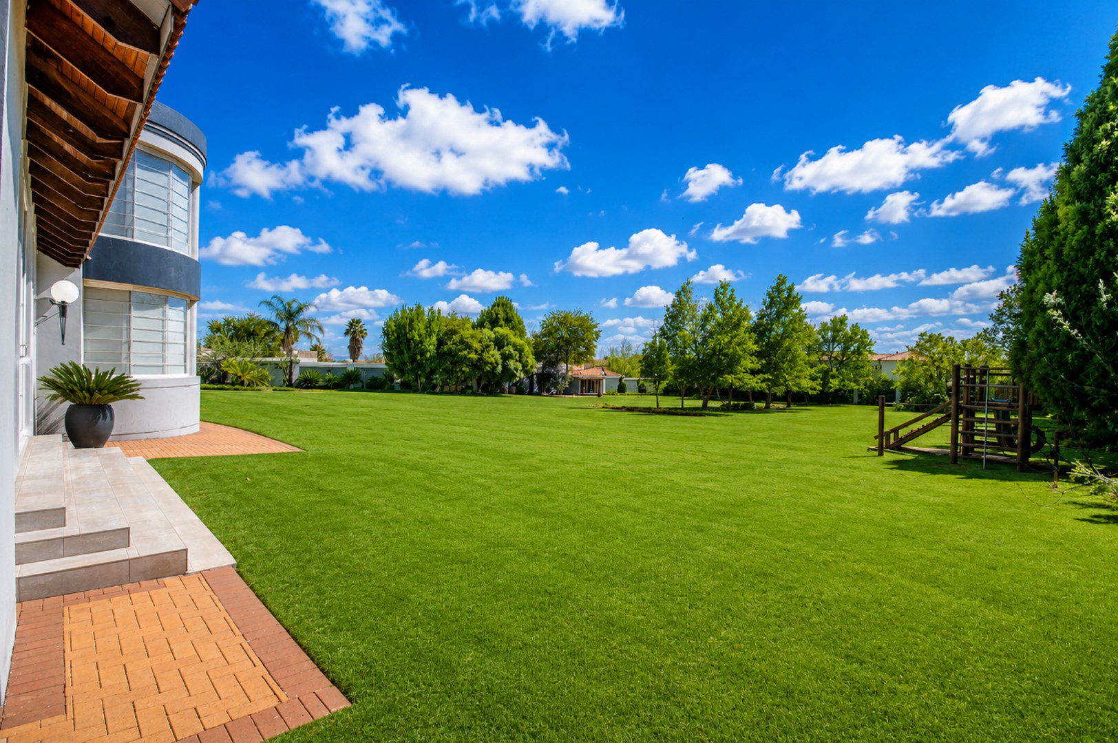 Golden Crest Estate | Executive 5 Bedroom Family Residence