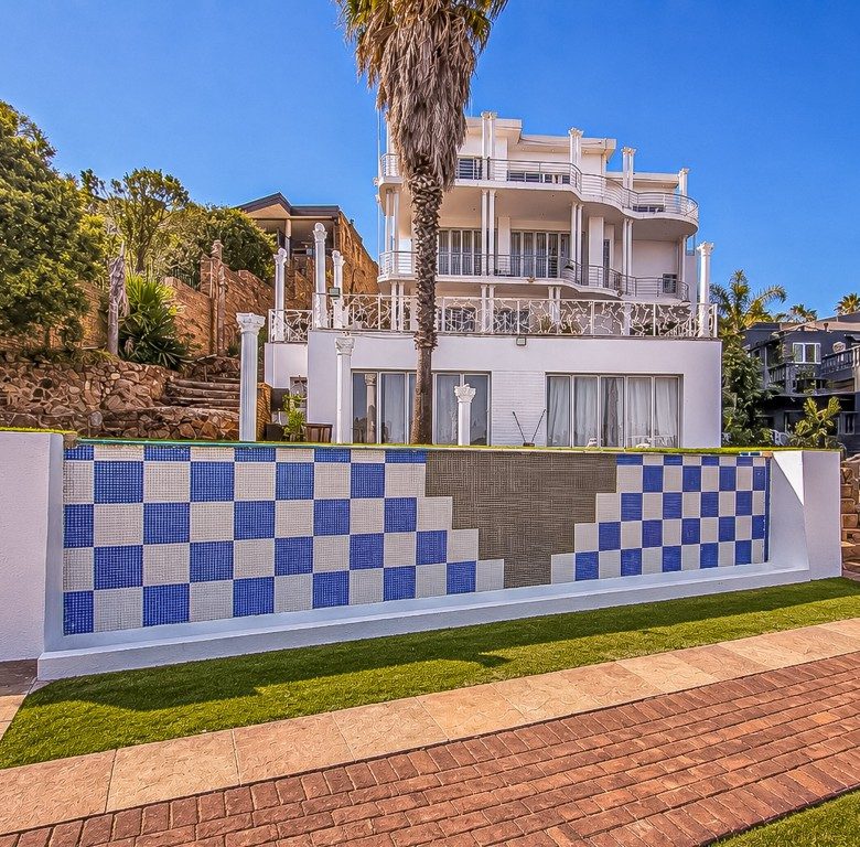 Bassonia | Luxury Mansion with Golf Course Views