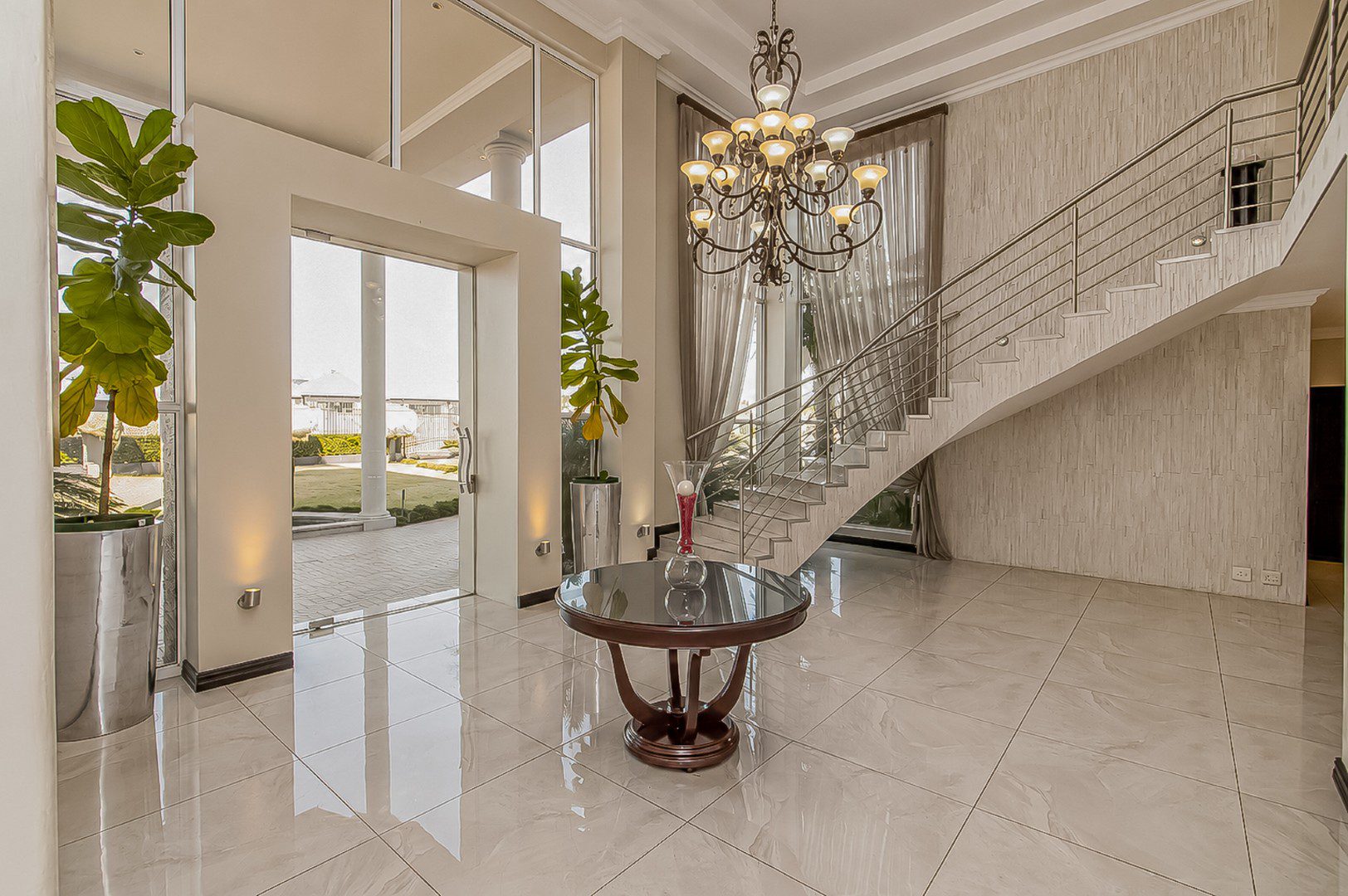 Golden Crest Estate | Executive 5 Bedroom Family Residence