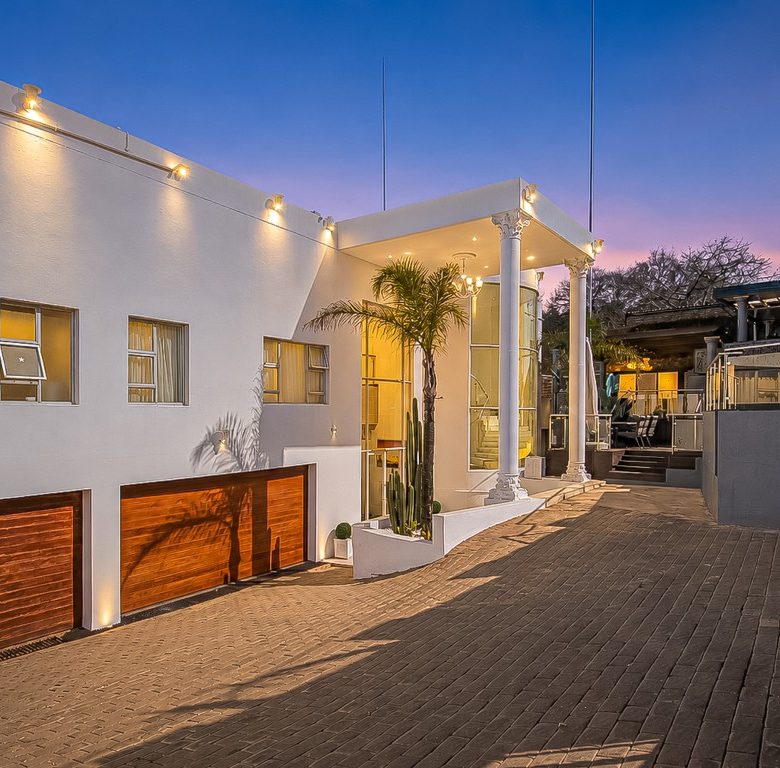 Bassonia | Luxury Mansion with Golf Course Views