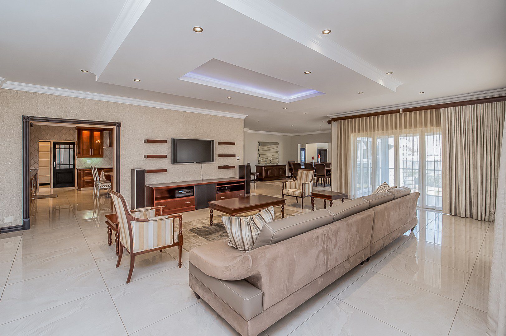 Golden Crest Estate | Executive 5 Bedroom Family Residence