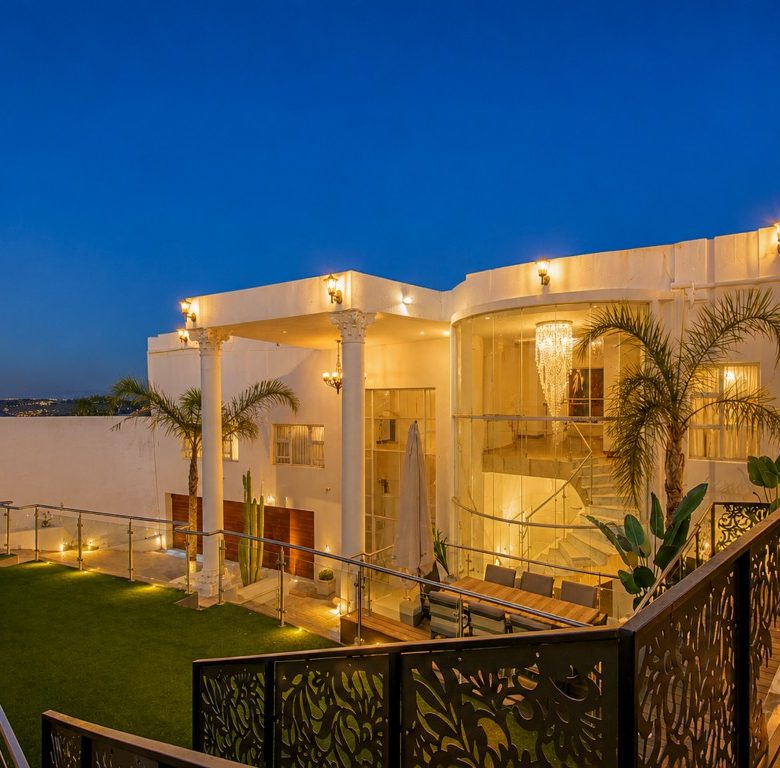 Bassonia | Luxury Mansion with Golf Course Views