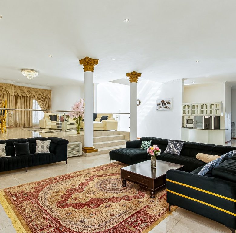 Bassonia | Luxury Mansion with Golf Course Views