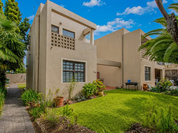 Newmarket Park | Exceptional 3 Bedroom Duplex