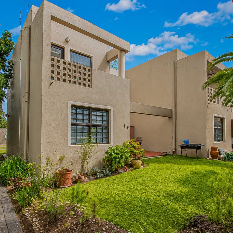 Newmarket Park | Exceptional 3 Bedroom Duplex