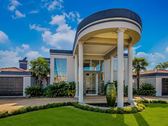 Golden Crest Estate | Executive 5 Bedroom Family Residence
