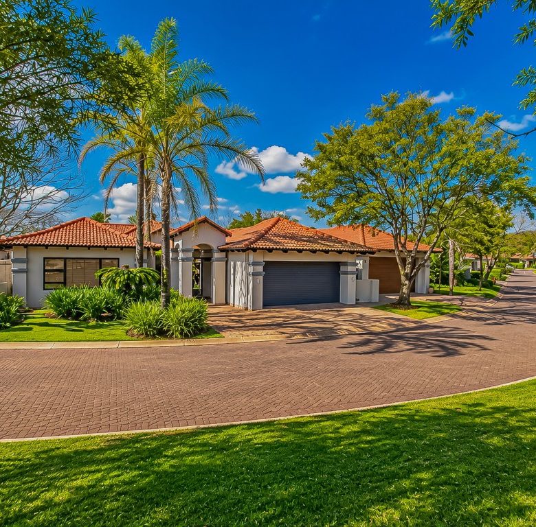 Hartbeespoort | Prestigious 4 Bedroom Golf Estate Home