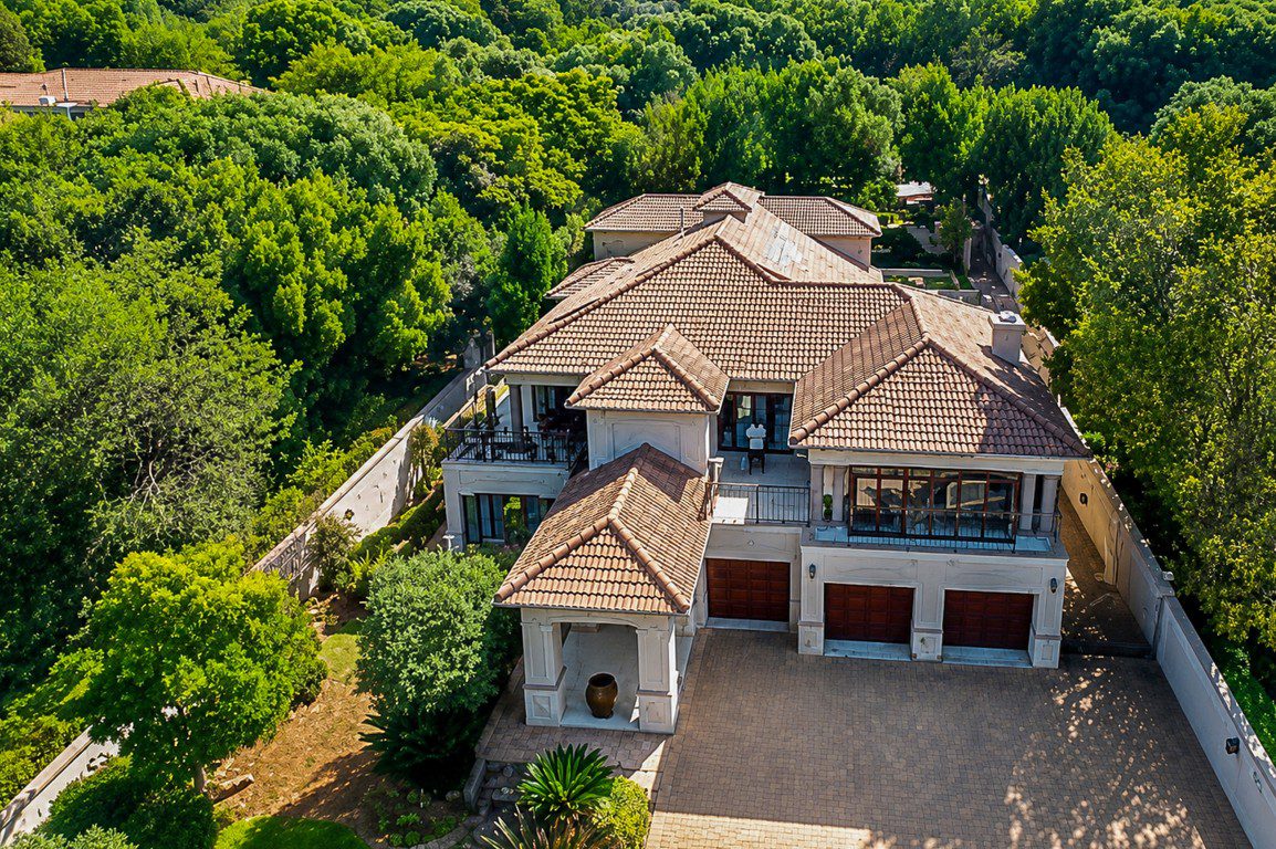 Hartbeespoort | Luxury 3-Storey 5-Bedroom Estate Home