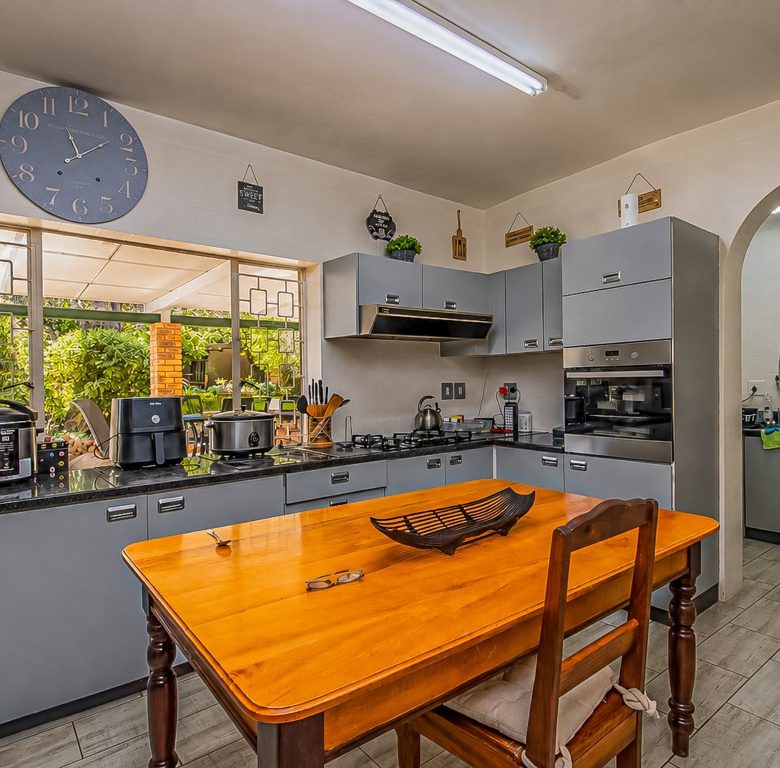 Florida, Roodepoort | 6 Bedroom Double-Storey Home