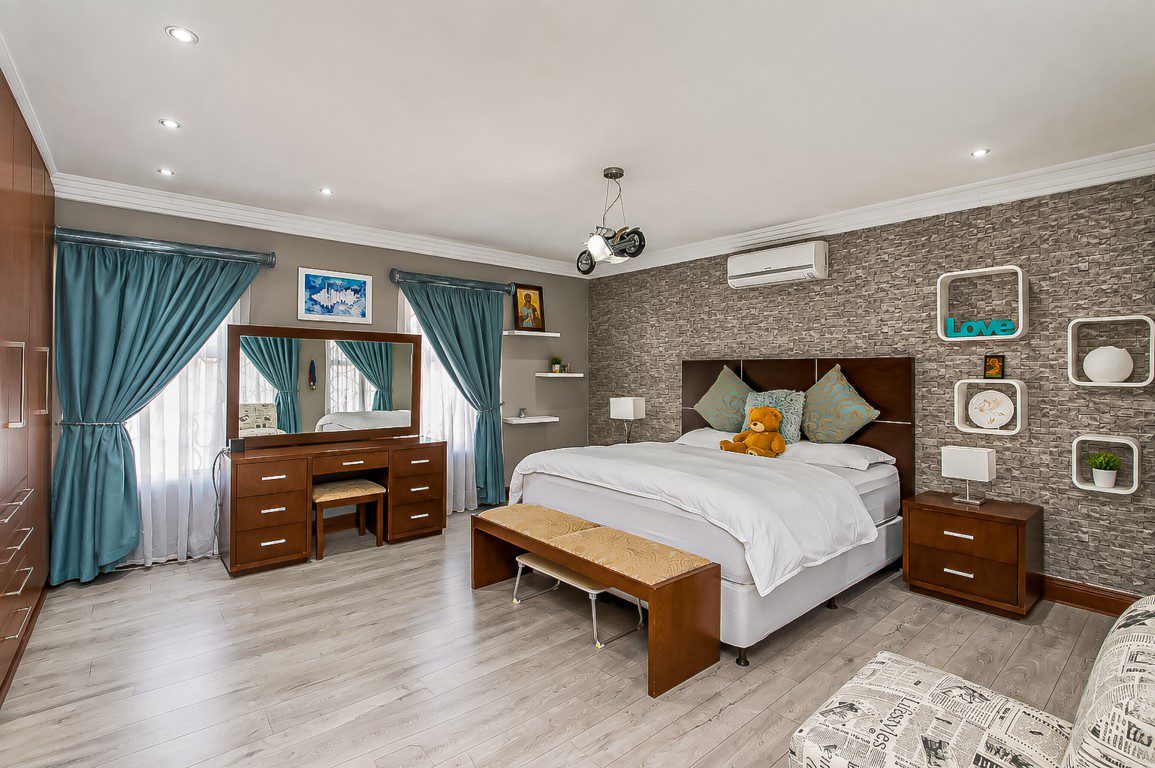 Lakefield, Benoni | 5 Bedroom Luxury Full-Title Home