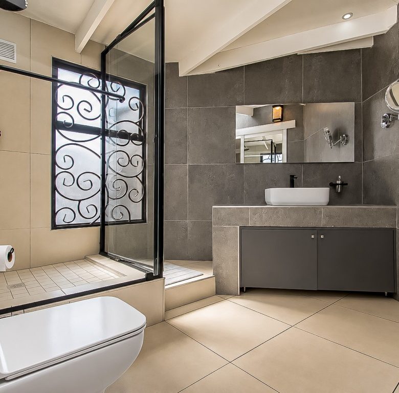 Lakefield, Benoni | 5 Bedroom Luxury Full-Title Home