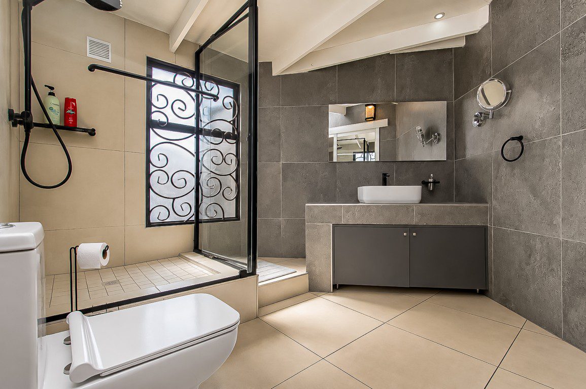 Lakefield, Benoni | 5 Bedroom Luxury Full-Title Home