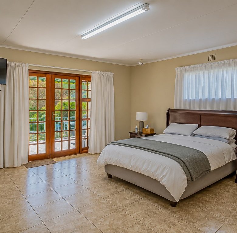 Florida, Roodepoort | 6 Bedroom Double-Storey Home