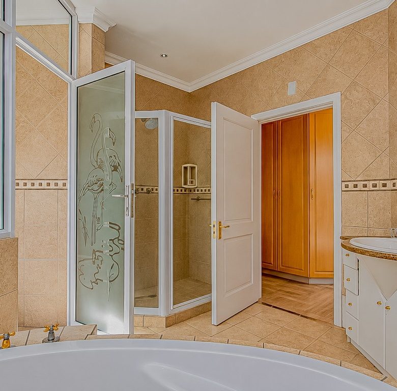 Hartbeespoort | Prestigious 4 Bedroom Golf Estate Home