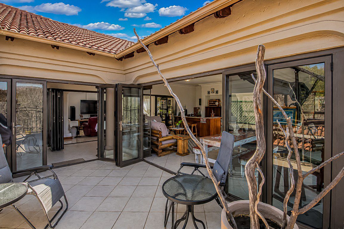 Hartbeespoort | Luxury 3-Storey 5-Bedroom Estate Home