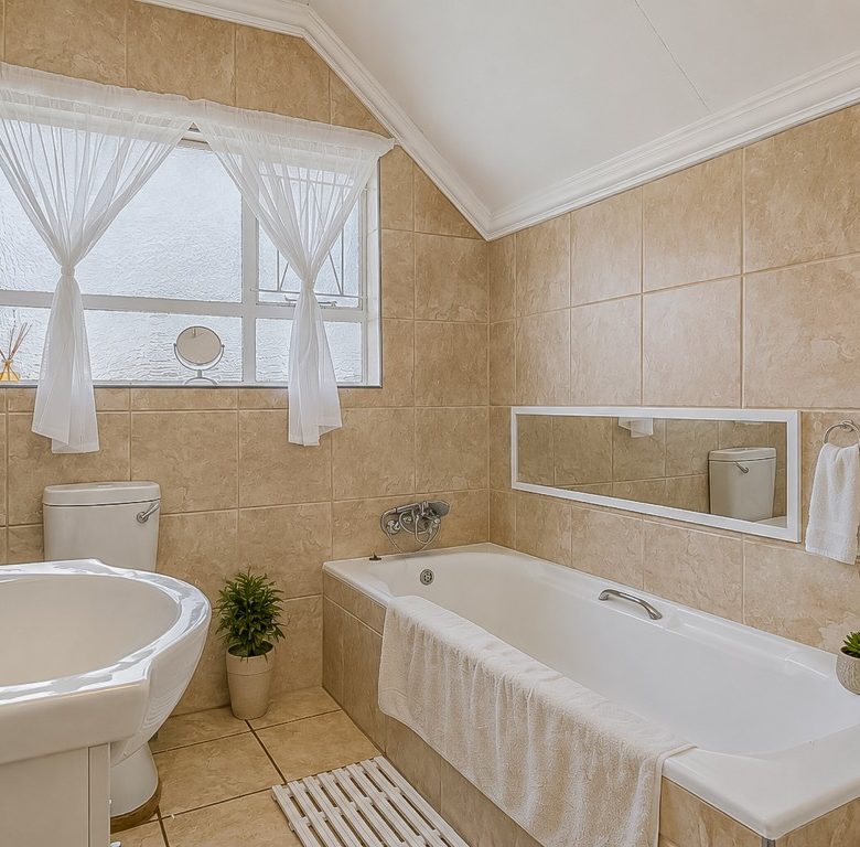 Florida, Roodepoort | 6 Bedroom Double-Storey Home
