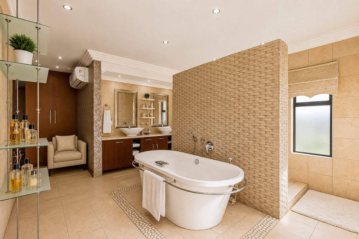 Lakefield, Benoni | 5 Bedroom Luxury Full-Title Home