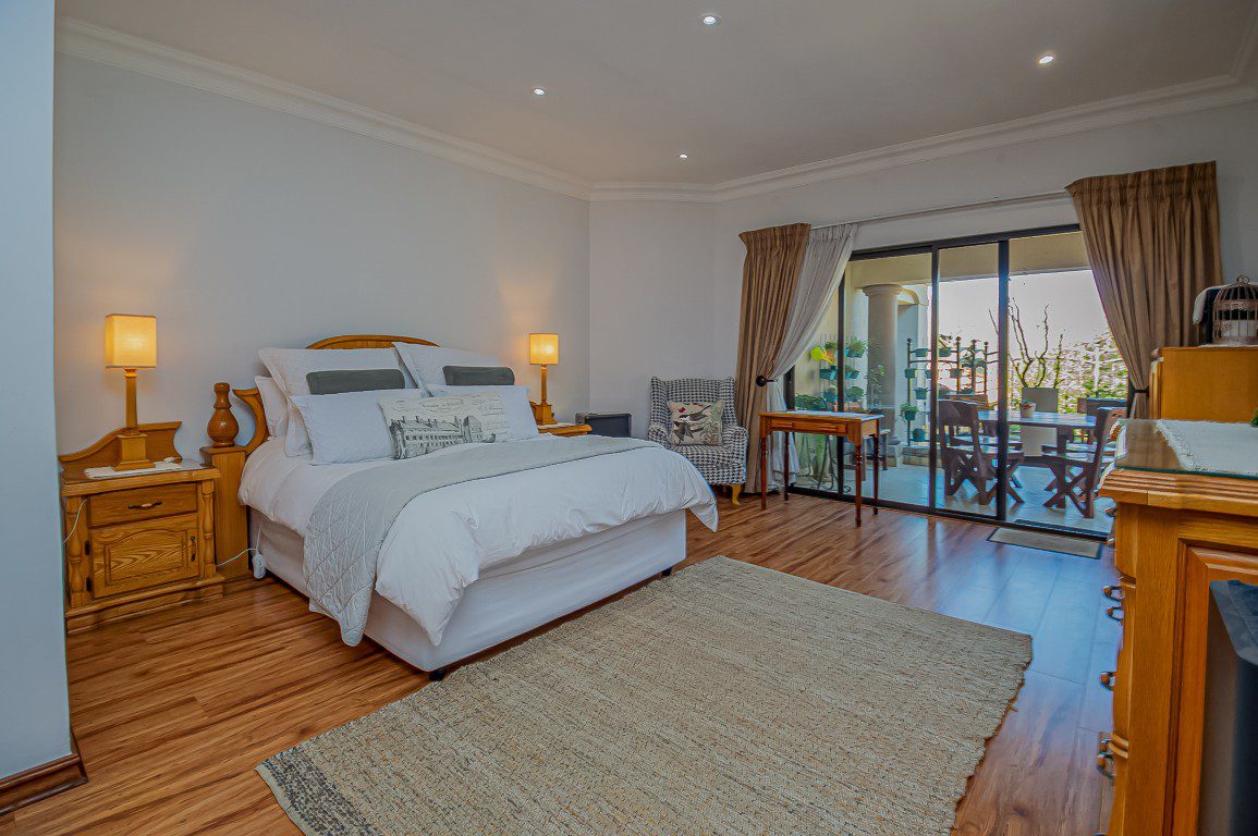 Hartbeespoort | Luxury 3-Storey 5-Bedroom Estate Home