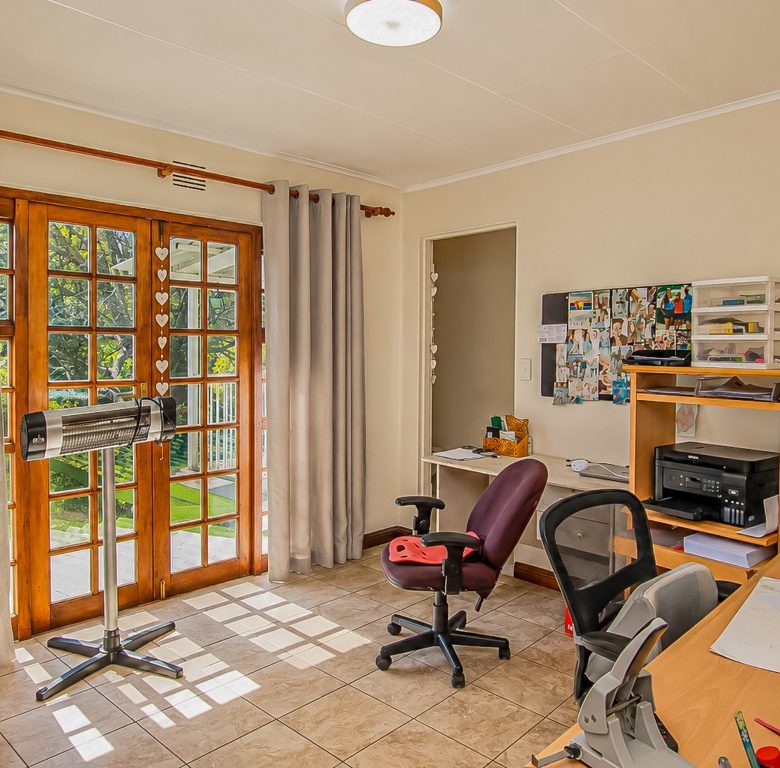 Florida, Roodepoort | 6 Bedroom Double-Storey Home