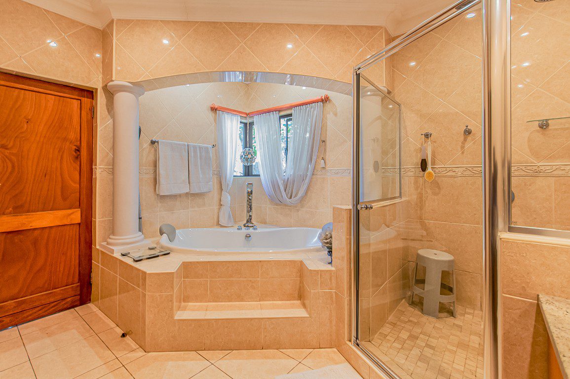 Hartbeespoort | Luxury 3-Storey 5-Bedroom Estate Home
