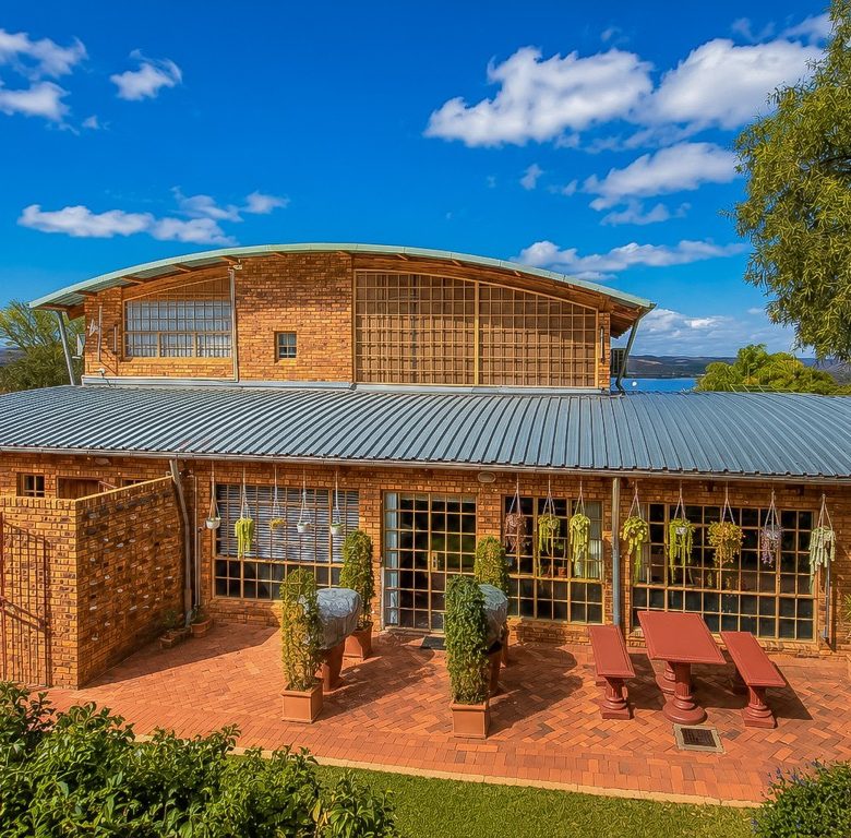 Schoemansville, Hartbeespoort | 3 Bedroom Sectional Title Home with Panoramic Dam Views