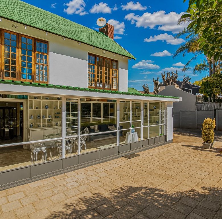 Florida, Roodepoort | 6 Bedroom Double-Storey Home