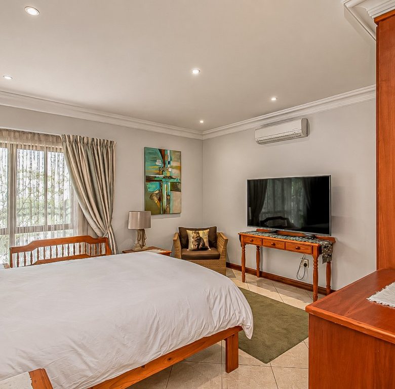 Hartbeespoort | Luxury 3-Storey 5-Bedroom Estate Home