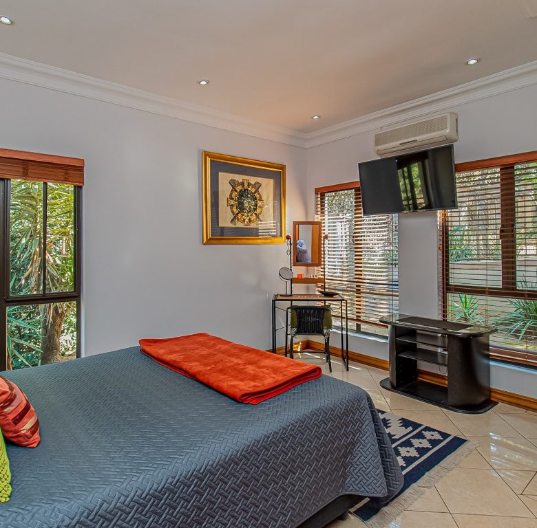 Hartbeespoort | Luxury 3-Storey 5-Bedroom Estate Home