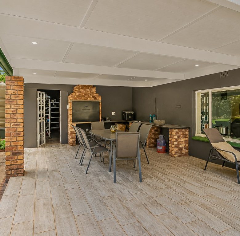 Florida, Roodepoort | 6 Bedroom Double-Storey Home