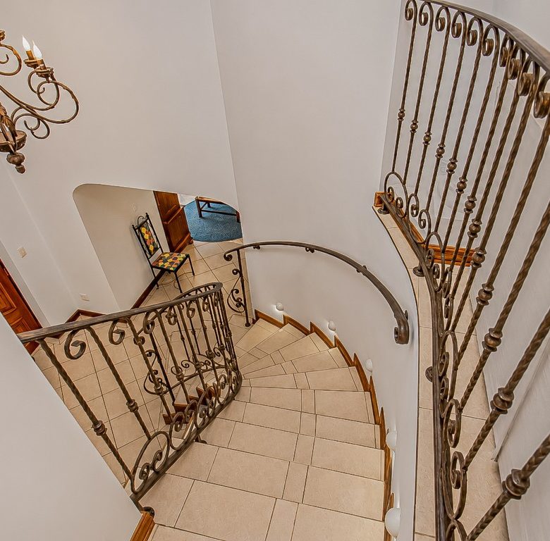 Hartbeespoort | Luxury 3-Storey 5-Bedroom Estate Home