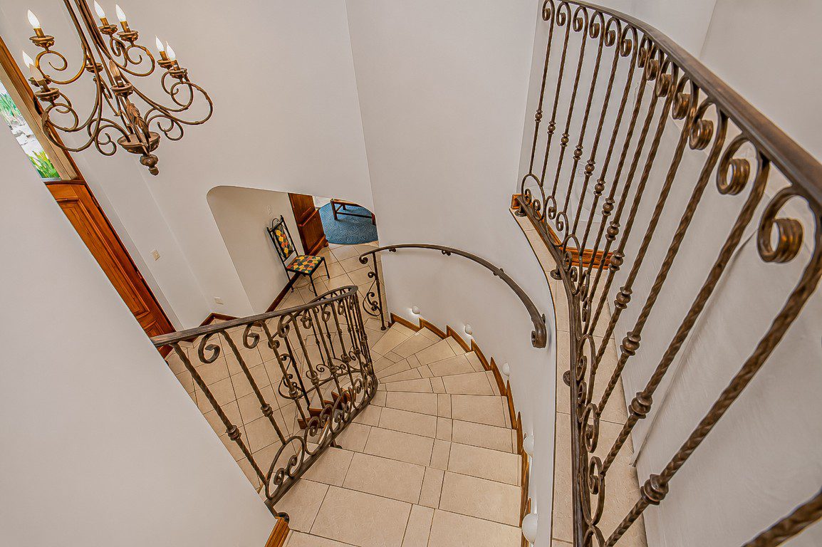 Hartbeespoort | Luxury 3-Storey 5-Bedroom Estate Home