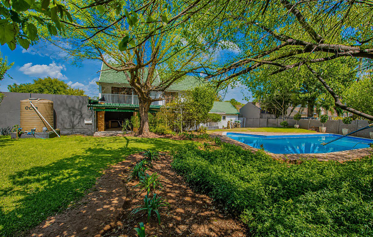 18 Florida, Roodepoort | 6 Bedroom Double-Storey Home