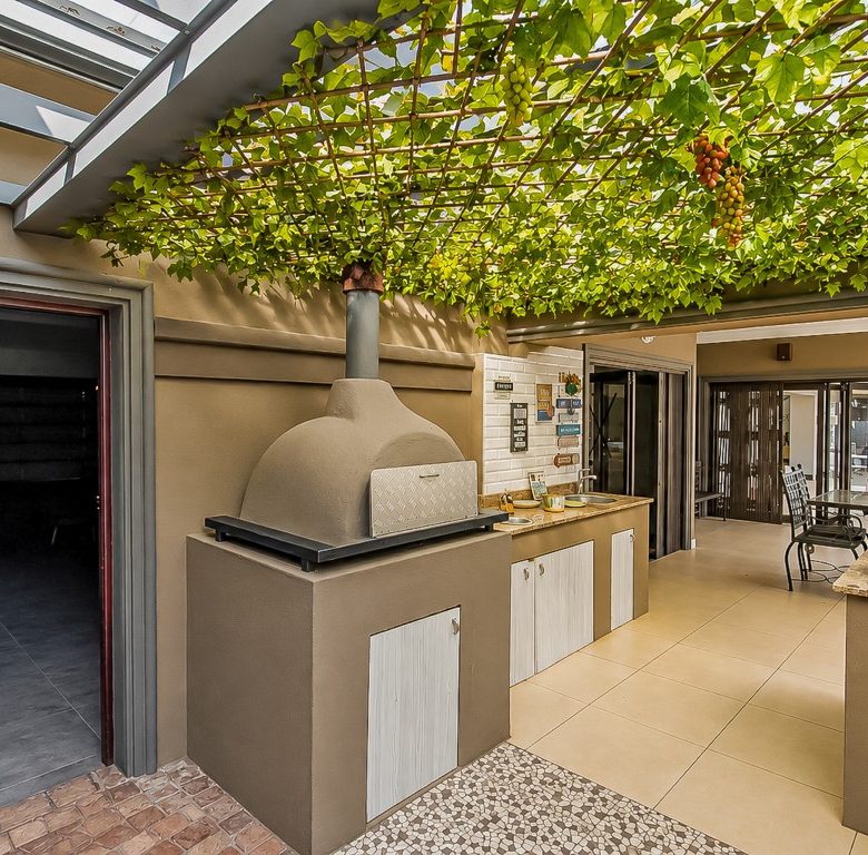 Lakefield, Benoni | 5 Bedroom Luxury Full-Title Home