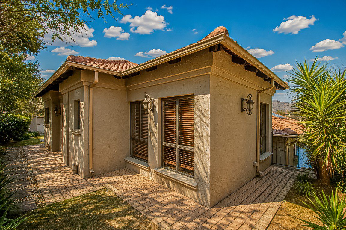 Hartbeespoort | Luxury 3-Storey 5-Bedroom Estate Home