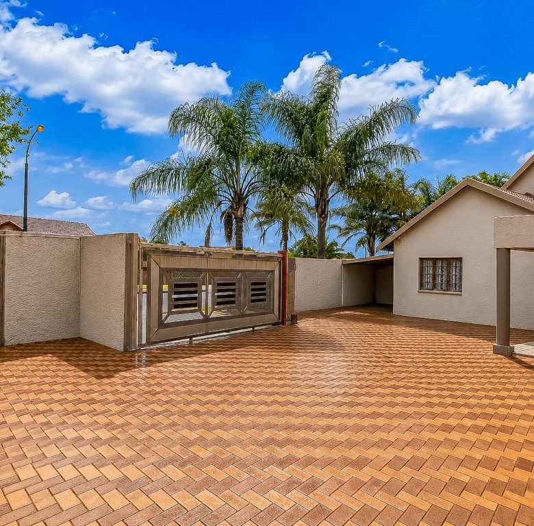 Van Riebeeck Park, Kempton Park | 4-Bedroom Full-Title Family Home