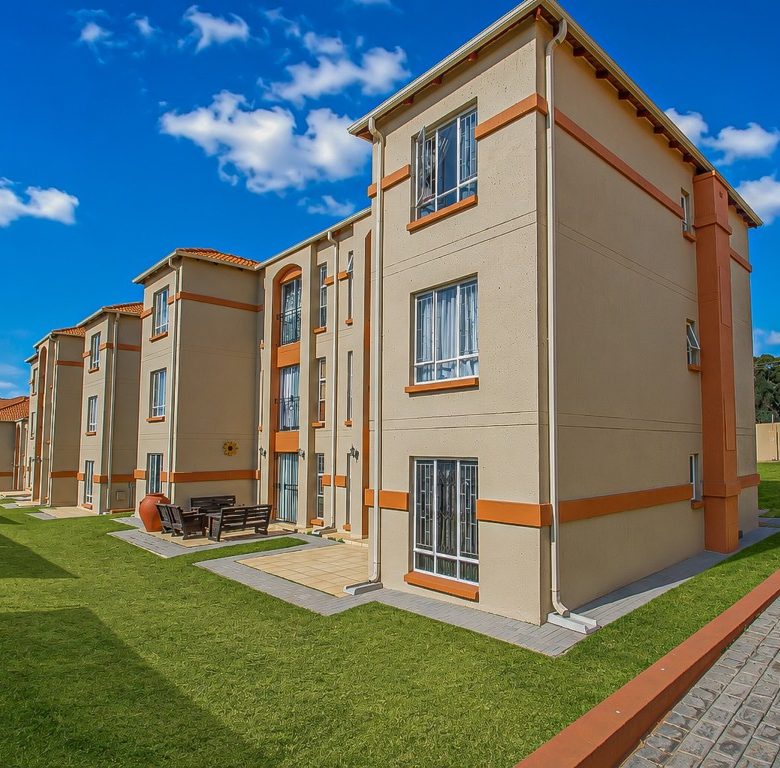 Aeroton Ext 11 | Renovated 2 Bedroom Ground Floor Apartment