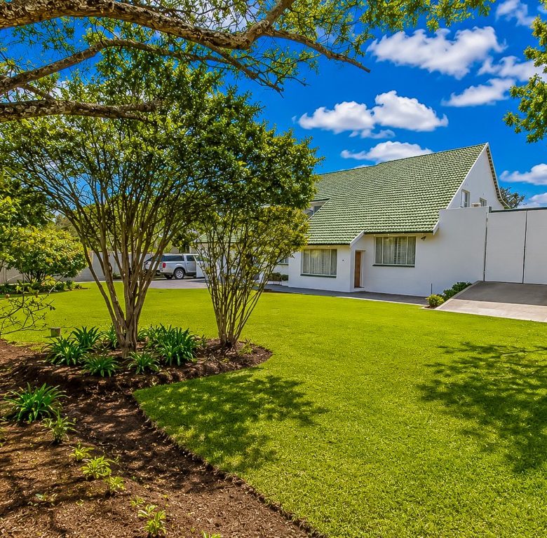 Florida, Roodepoort | 6 Bedroom Double-Storey Home