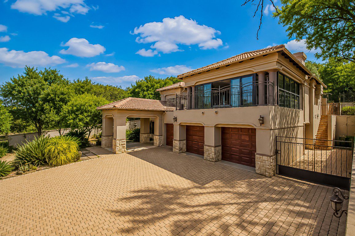 Hartbeespoort | Luxury 3-Storey 5-Bedroom Estate Home