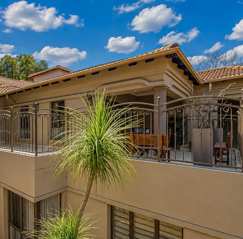 Hartbeespoort | Luxury 3-Storey 5-Bedroom Estate Home